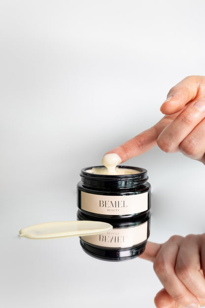 Crema facial ecológica anti-edad de rosas, miel y ácido hialurónico.
