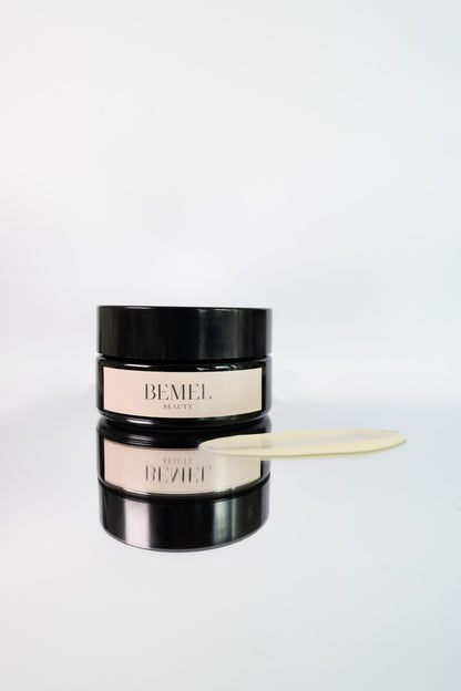 Organic anti-aging facial cream with roses, honey and hyaluronic acid.